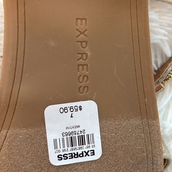 Express embellished thong sandals - Picture 8 of 10